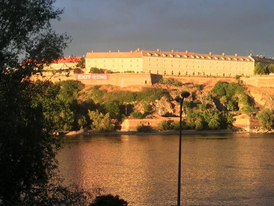 Center, Private Garage, Danube & Fortress, 3 Bdrm 2 Bath Novi Sad Bagian luar foto