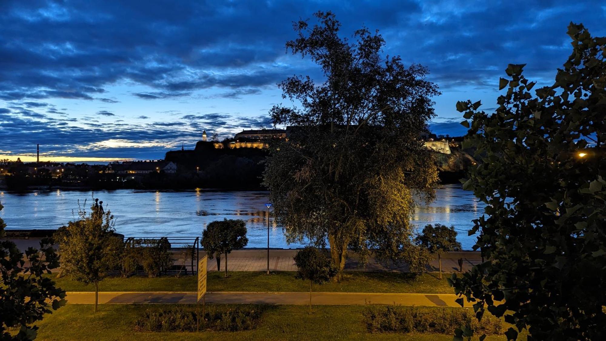 Center, Private Garage, Danube & Fortress, 3 Bdrm 2 Bath Novi Sad Bagian luar foto