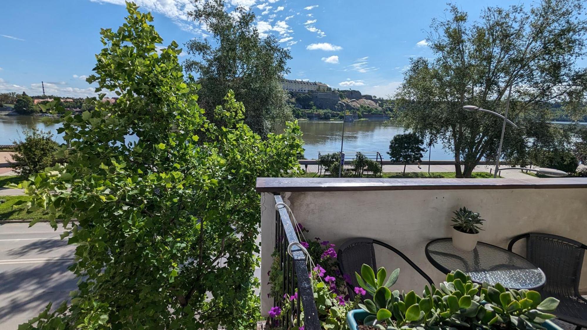 Center, Private Garage, Danube & Fortress, 3 Bdrm 2 Bath Novi Sad Bagian luar foto